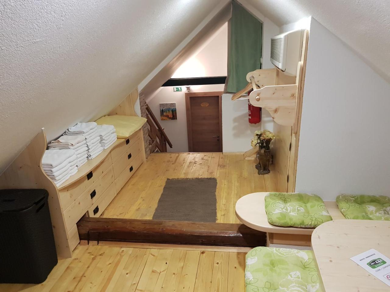 Mama'S House Vandrehjem Cerklje na Gorenjskem Eksteriør billede